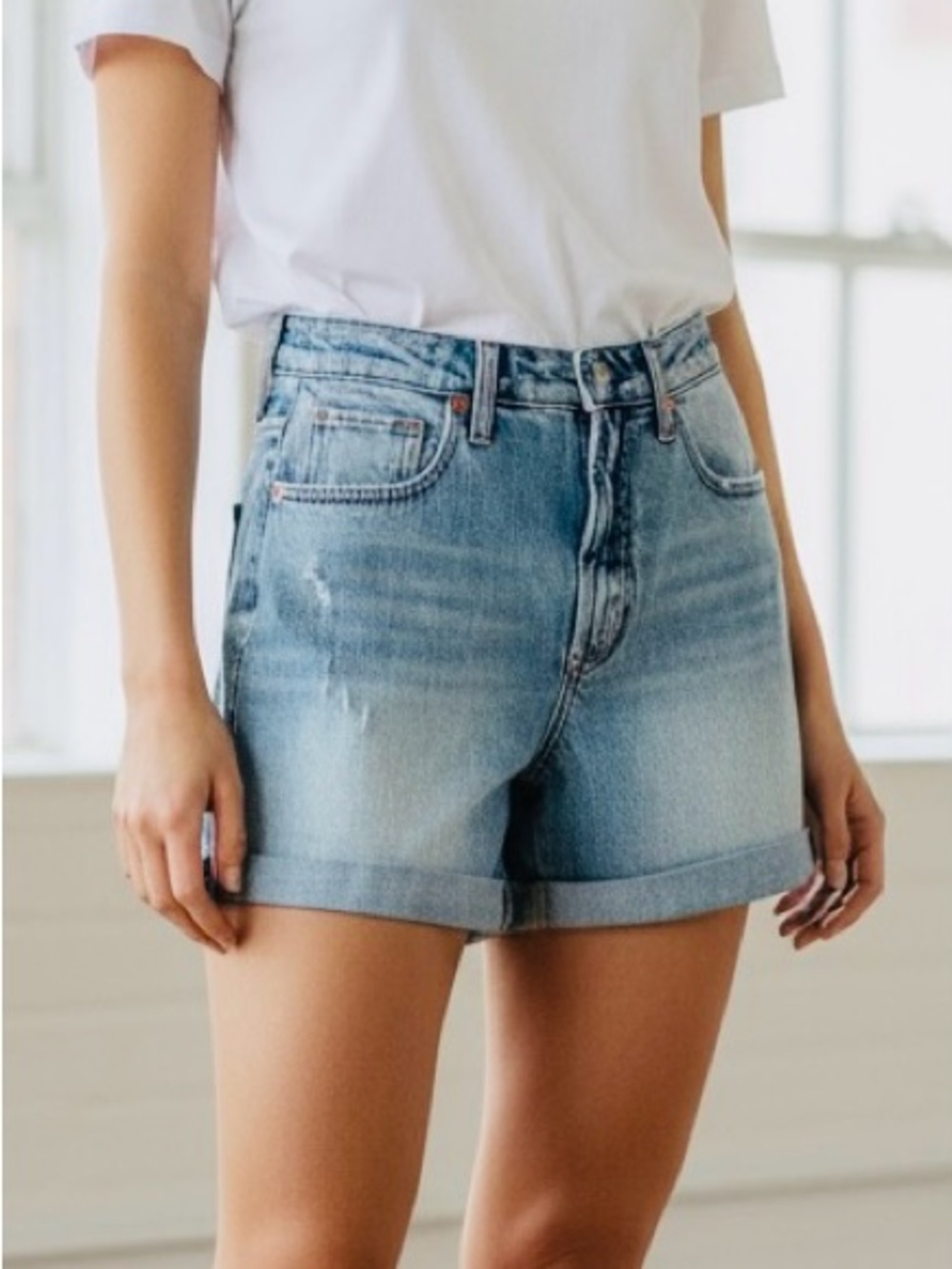 NEW Silver Jeans Mom Rolled Cuffed High Rise Medium Wash Shorts Size 25 NWT